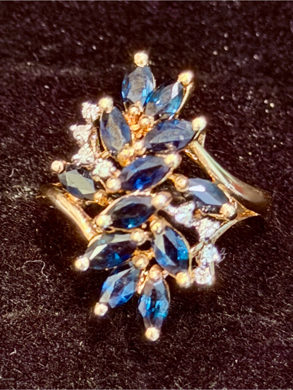 14 k Gold Blue Sapphire Cluster Cocktail Ring Breath-taking 💎 Never Worn/Vintage